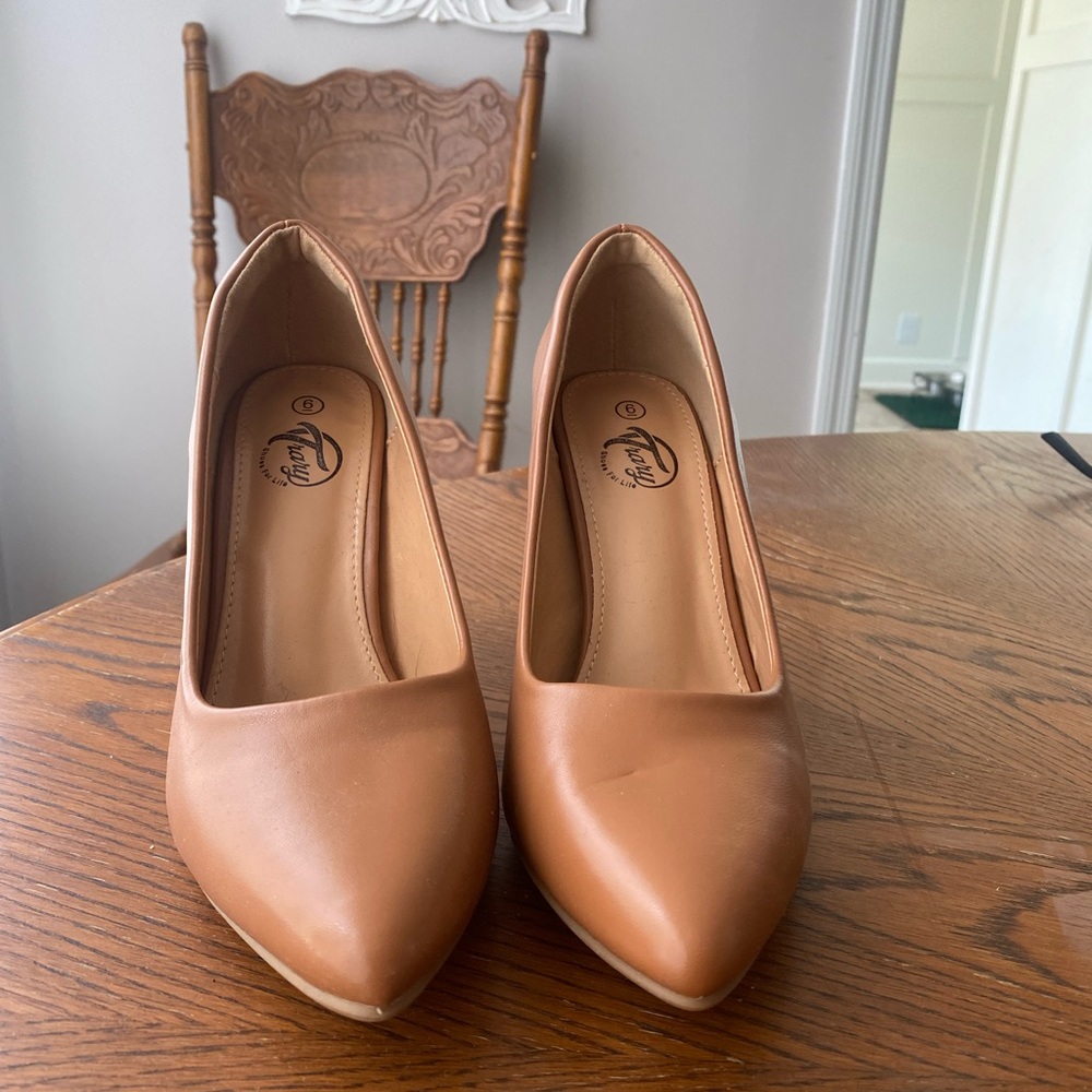 Trary heels